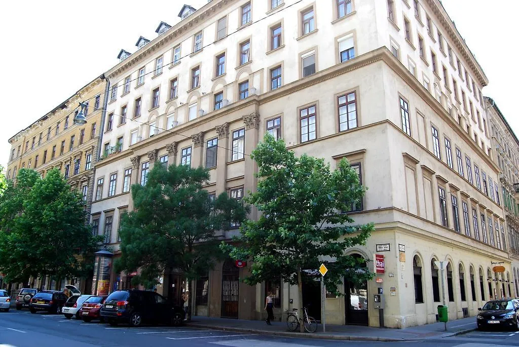 Budapest Centrum Cozy Hostel 0*,